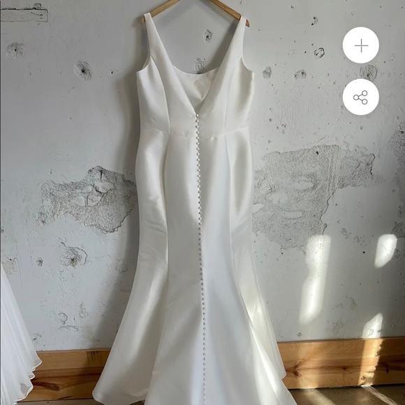 NWT Private Label Satin Wedding Dress with Train and Buttons - Picture 3 of 6